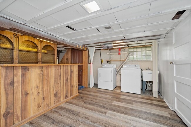 Building Photo - CHEVIOT- Charming 3 bedroom 1.5 bath