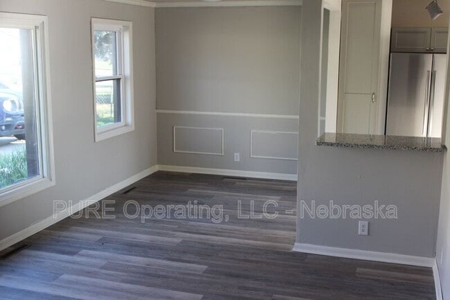 Building Photo - 670 S 69th St