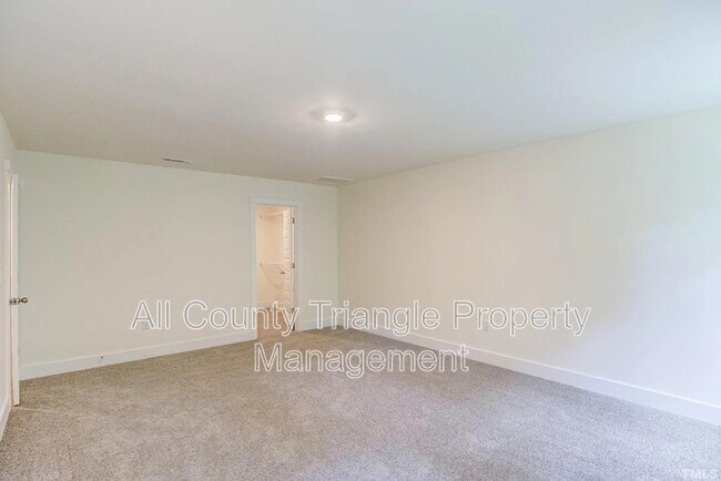 Building Photo - 6943 Doddridge Ln