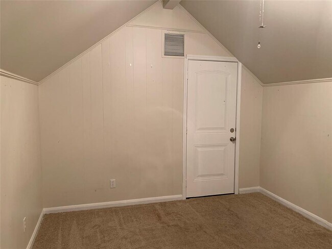 Building Photo - 1817 Saxony Ln