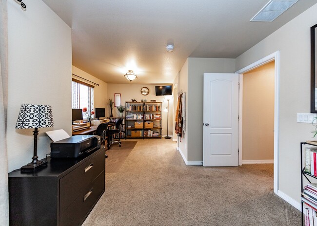 Building Photo - Gorgeous Gold Hills Mesa 2 Bedroom