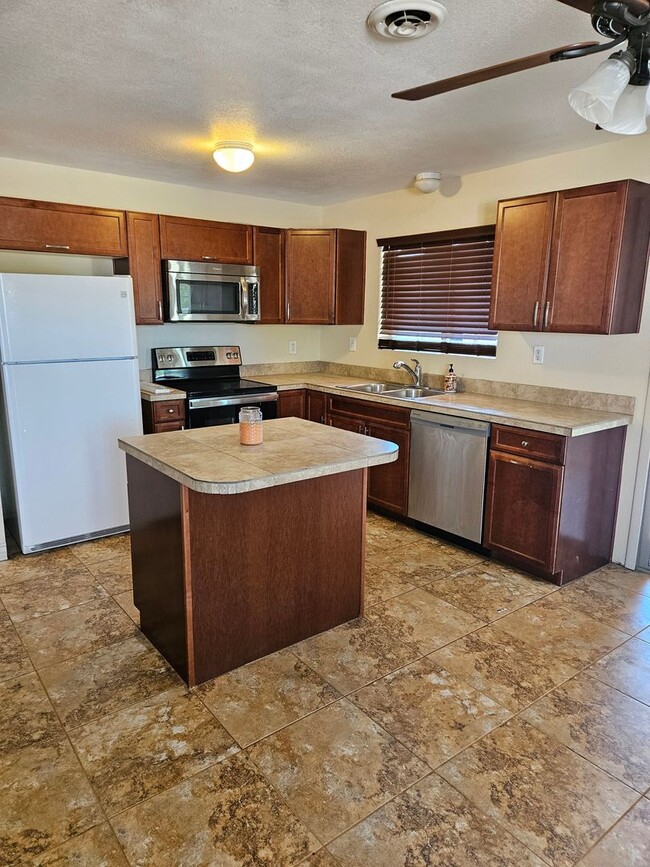 Building Photo - EAST MESA HOME FOR RENT