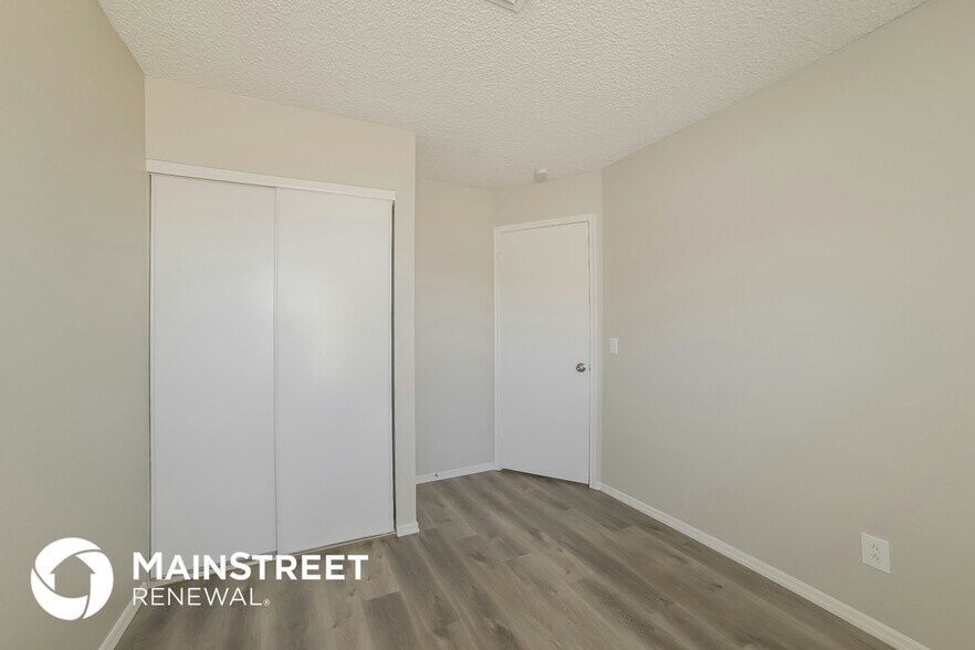 Building Photo - 8538 W Columbine Dr