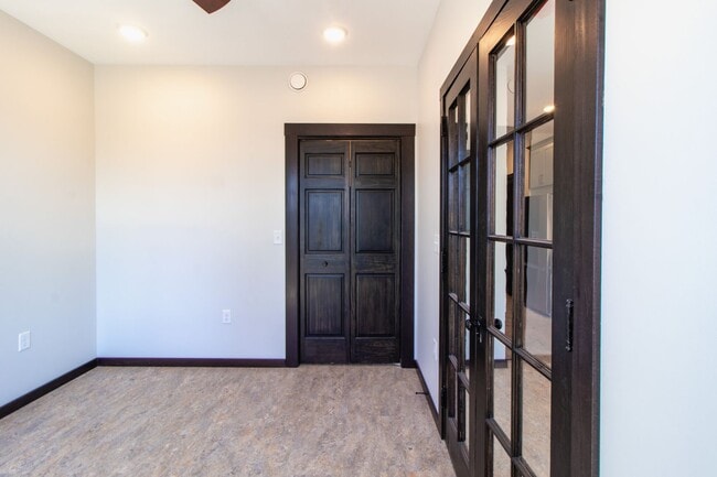 Building Photo - AVAILABLE JULY - Renovated Luxury 1 bed/1 bath Home on PARK POINT