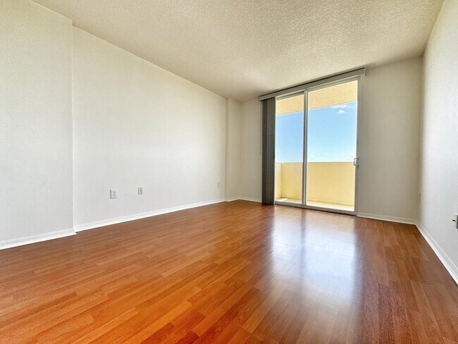 Master Bedroom - 215 SW 42nd Ave