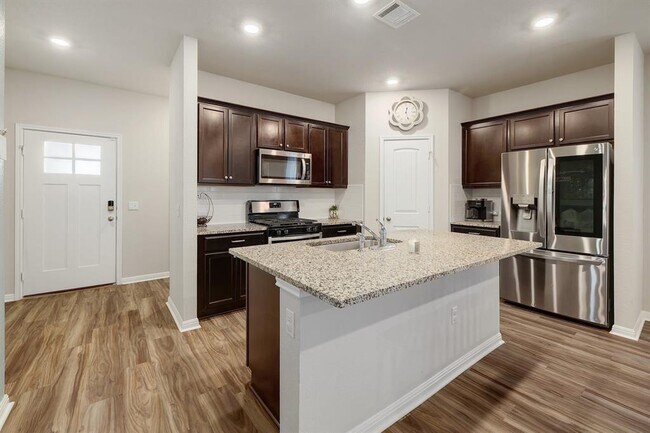 Building Photo - 200 Arrowhead Vine St