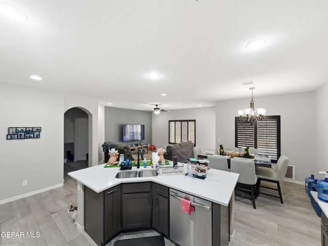 Building Photo - 12805 Kingsbury Ave