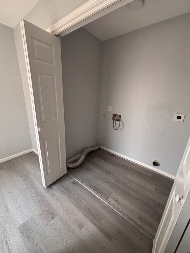 Building Photo - 6410 Waldron Dr