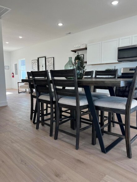 Building Photo - 922 N Blake Ave