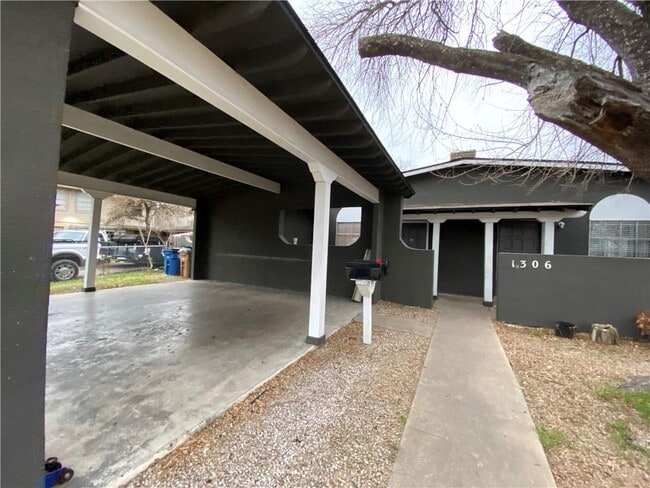 Building Photo - 1306 Radcliff Dr