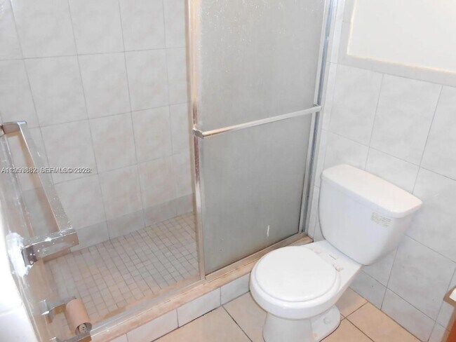 Building Photo - 180 NE 128th St