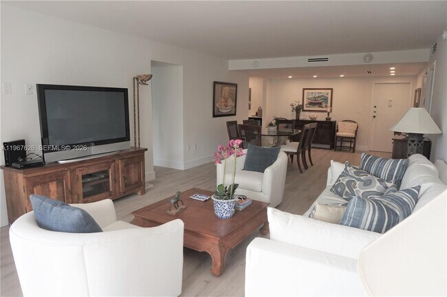 Building Photo - 210 Seaview Dr