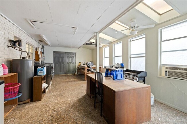 Building Photo - 812 Voltz Ln