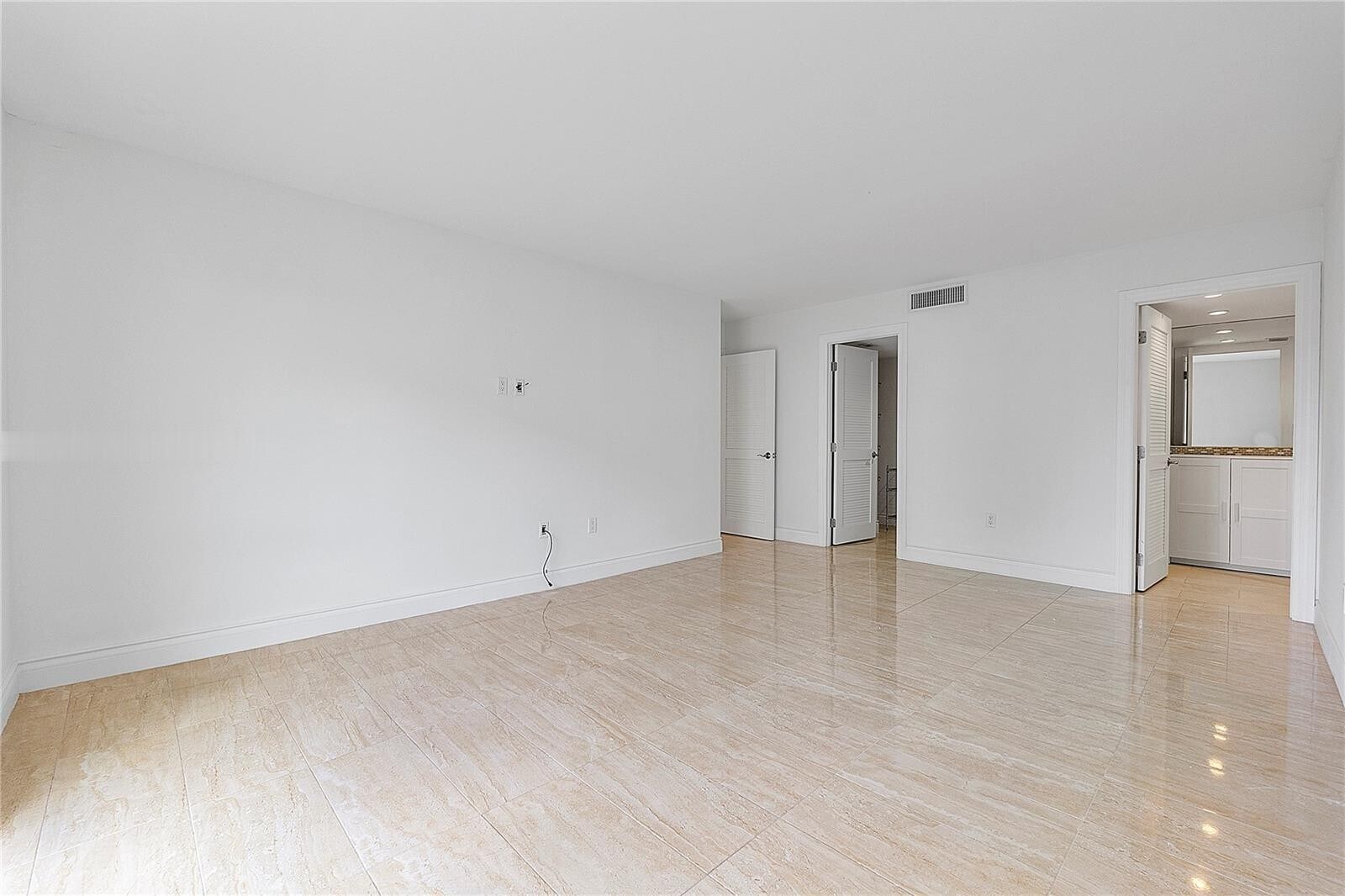 Building Photo - 1600 S Bayshore Ln
