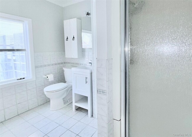 Building Photo - 142 W Boston Post Rd