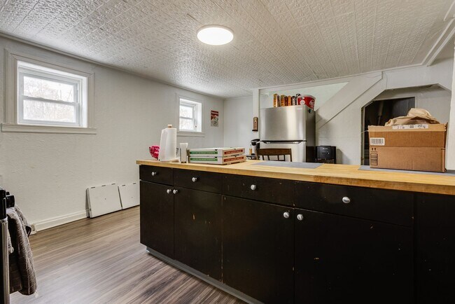 Building Photo - AVAILABLE MAY 2026 - Spacious 3 Bedroom Home w/ Non-Traditional Layout!