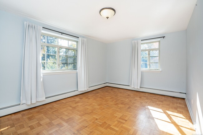 Building Photo - 30 Outlook Ave