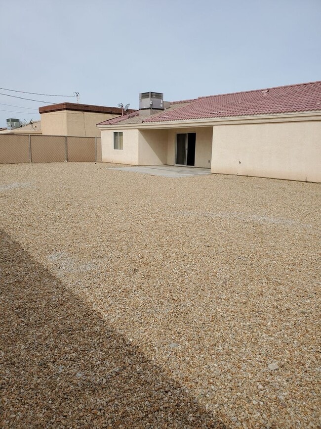 Building Photo - 3 Bedroom 2 Bath 3 Car Garage