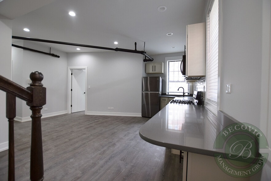 Building Photo - 6105 N Winthrop Ave