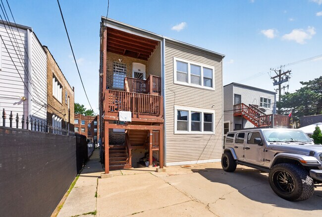 Building Photo - 7440 S Paxton Ave
