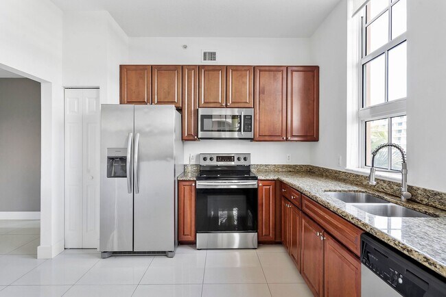 Building Photo - 3001 NE 185th St