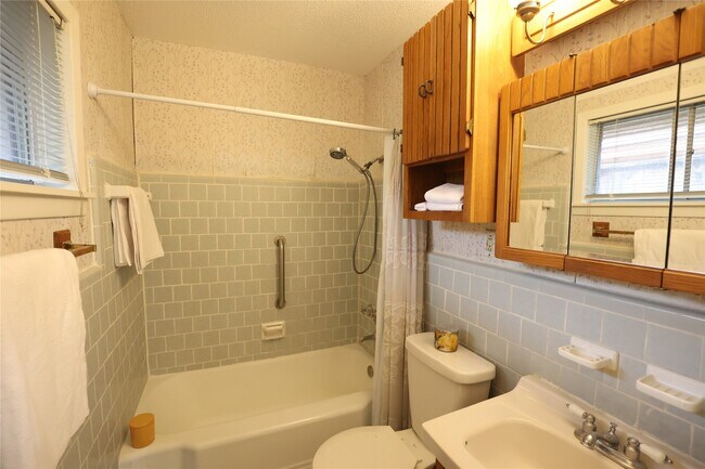 Building Photo - 4018 Nenana Dr