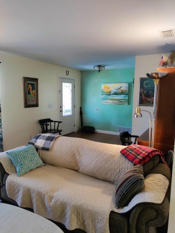 Building Photo - 4 Blaine Ct