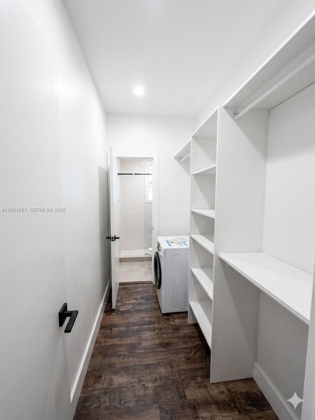 Building Photo - 317 W 28th St