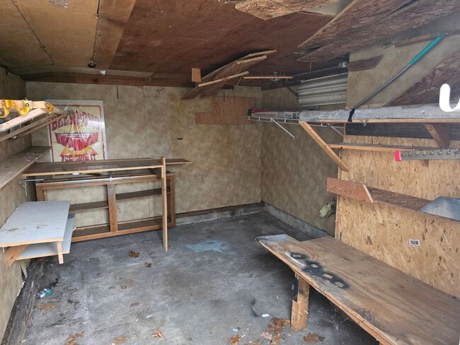 Building Photo - 2 bed, 1 bath Home in Elkhart IN   ACCEPTING SECTION 8