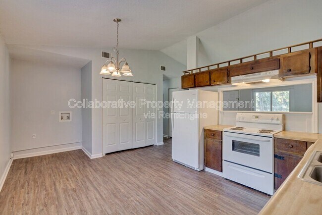 Building Photo - 128 Pointe S Dr