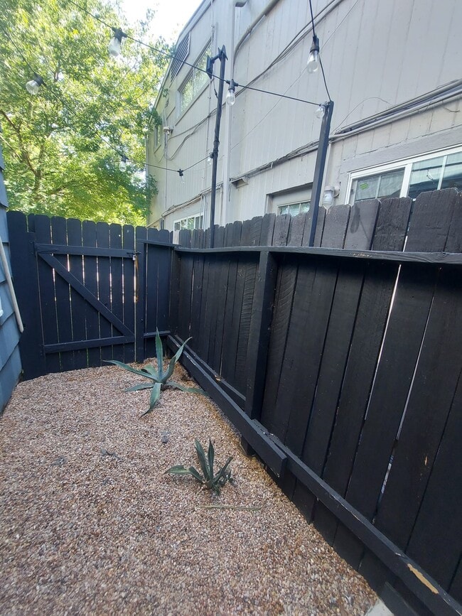 Building Photo - 1850 Portsmouth St