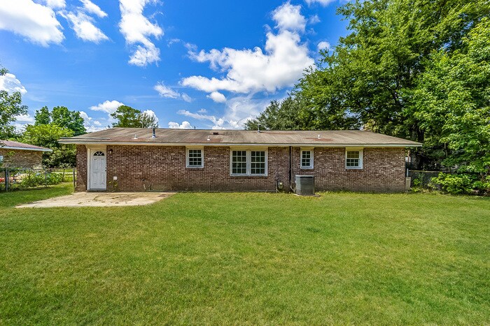 Building Photo - 4426 Hardwood St