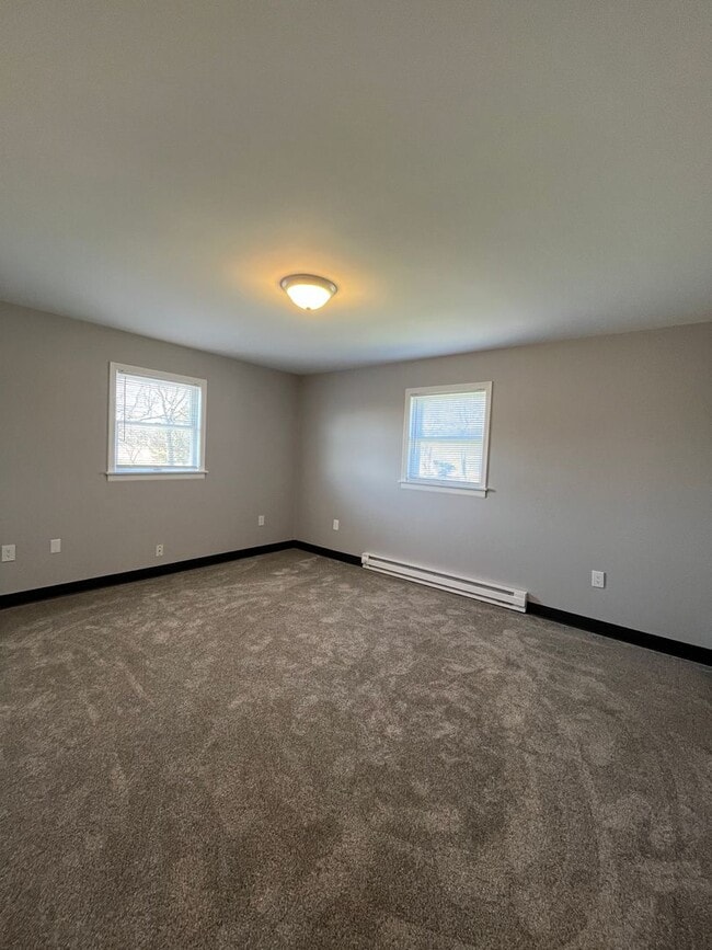 Building Photo - Spacious, bright and newly renovated 2nd-floor apartment available in Bath