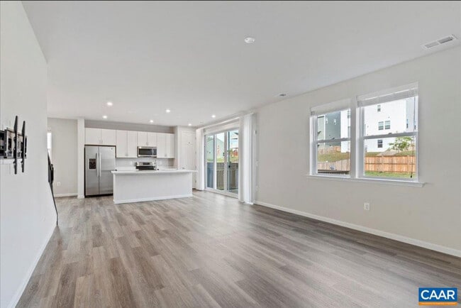 Building Photo - 407 Meadows Dr