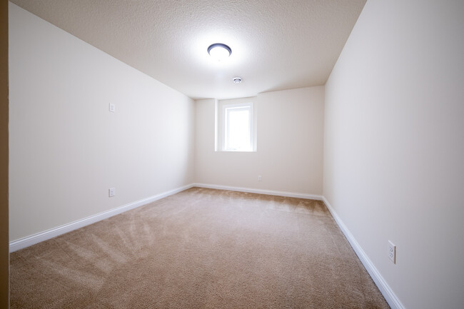 Building Photo - 5007 Merrimac Ln N