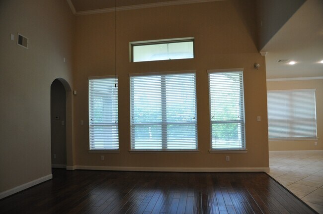 Building Photo - 27619 Lodgemist Ct