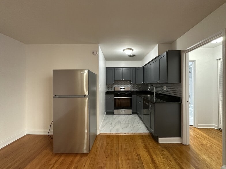 Building Photo - 1525 W Morse Ave