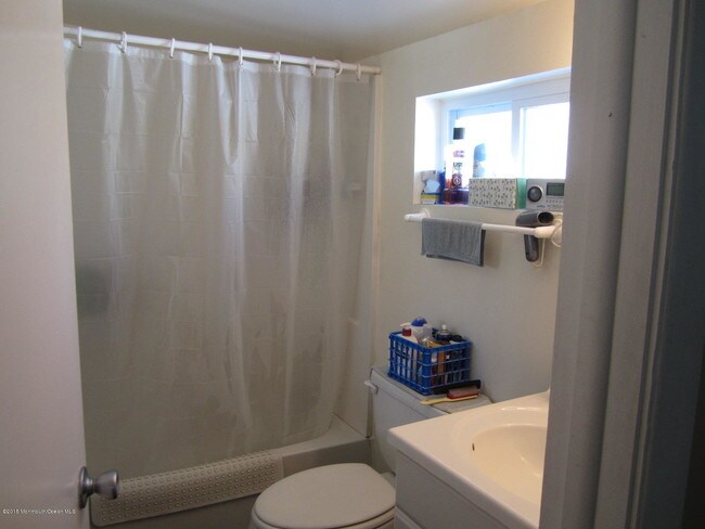 Building Photo - 115 10th Ave