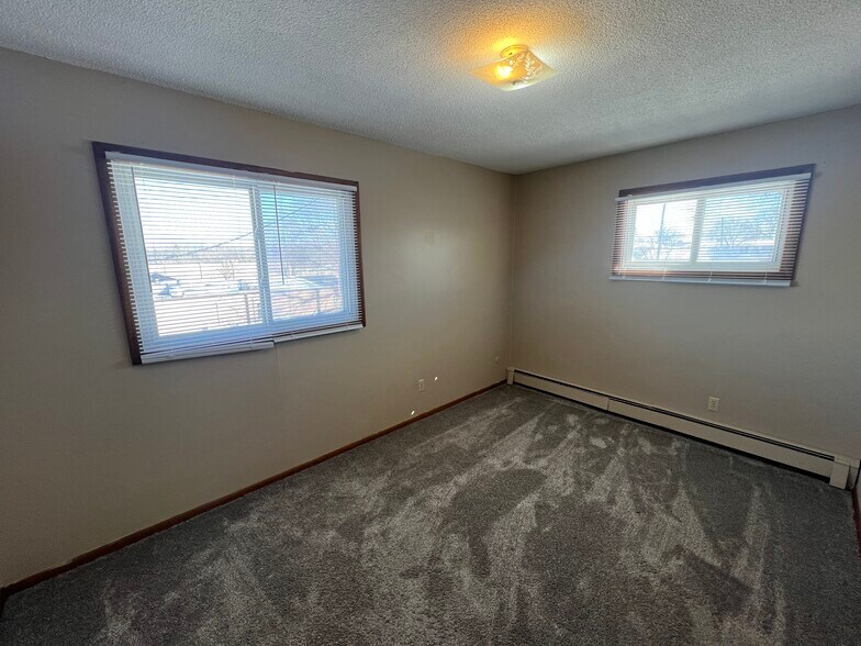 Building Photo - 2216 18 1/2 Ave NW