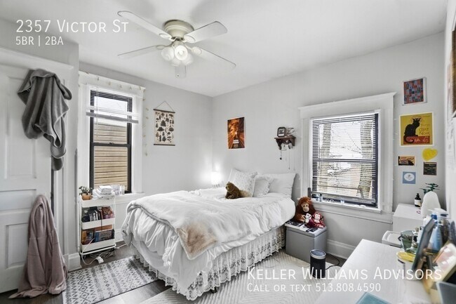 Building Photo - 2357 Victor St