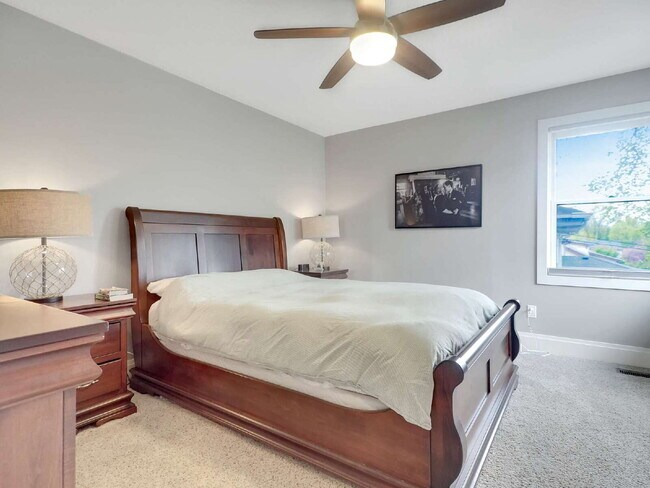 Building Photo - Spacious 4-Bed Gem with 3.5 Baths next to Minnehaha Creek