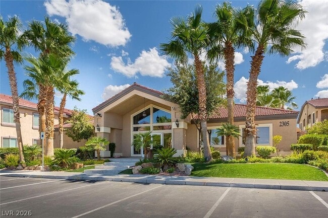 Building Photo - 2305 W Horizon Ridge Pkwy
