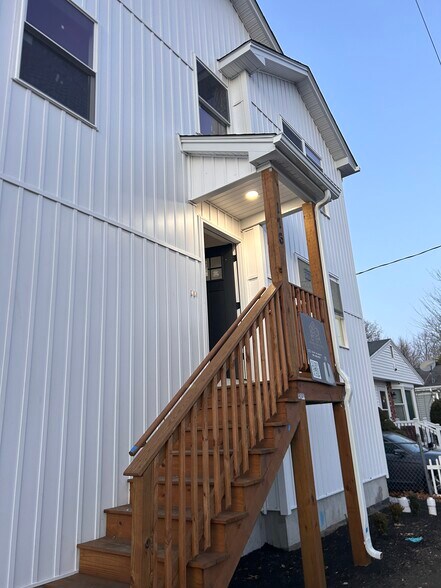 Building Photo - 116 Sherwood St