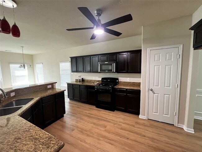 Building Photo - 10621 Sunflower Dr