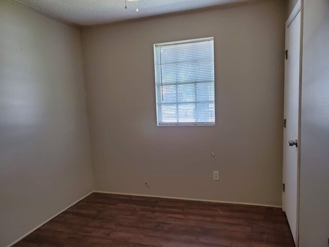 Building Photo - Southern Terrace - Just around the corner from Airline and Shed Road