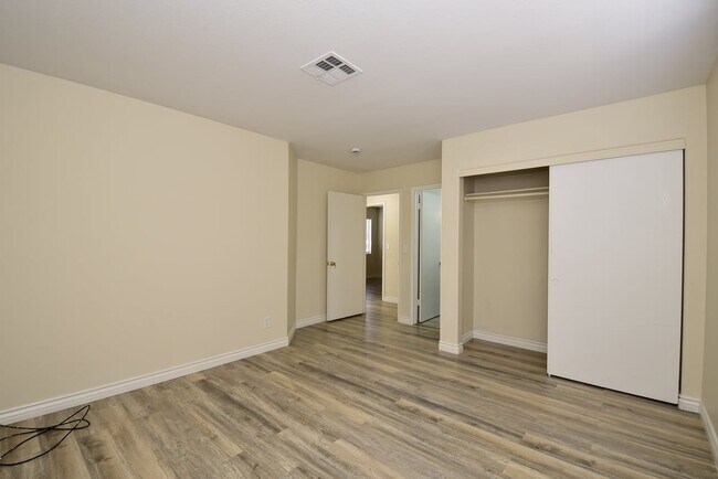 Building Photo - Charming 3-Bedroom, 2.5-Bath Two-Story Home At Smoke Ranch!