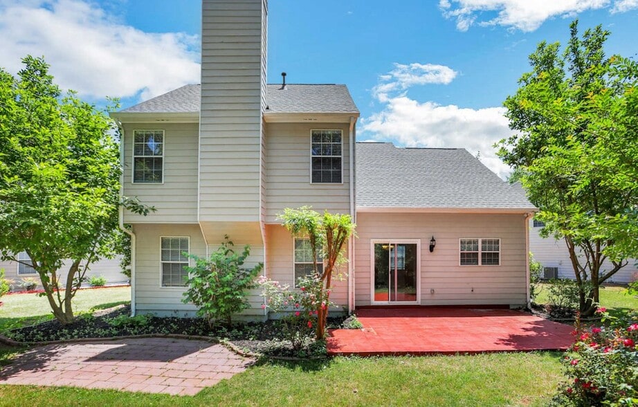 Building Photo - 1700 Chanson Pl NE
