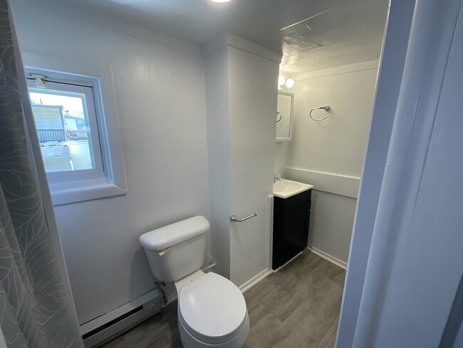 Building Photo - 516 E Boundary Ave