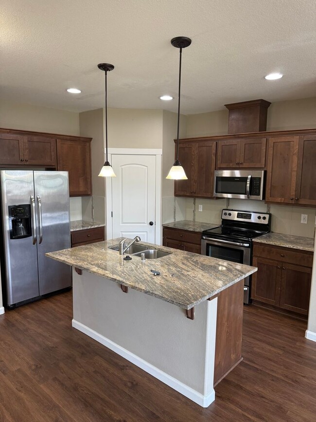 Building Photo - Woodridge - 2617A &amp; B