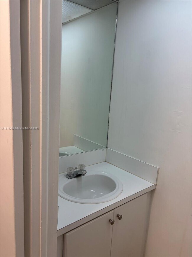 Building Photo - 8500 SW 109th Ave